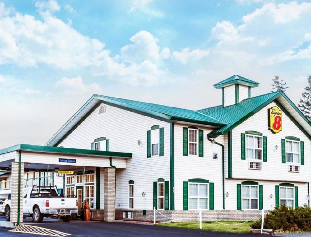 Hotel Super 8 By Wyndham 100 Mile House Exterior foto