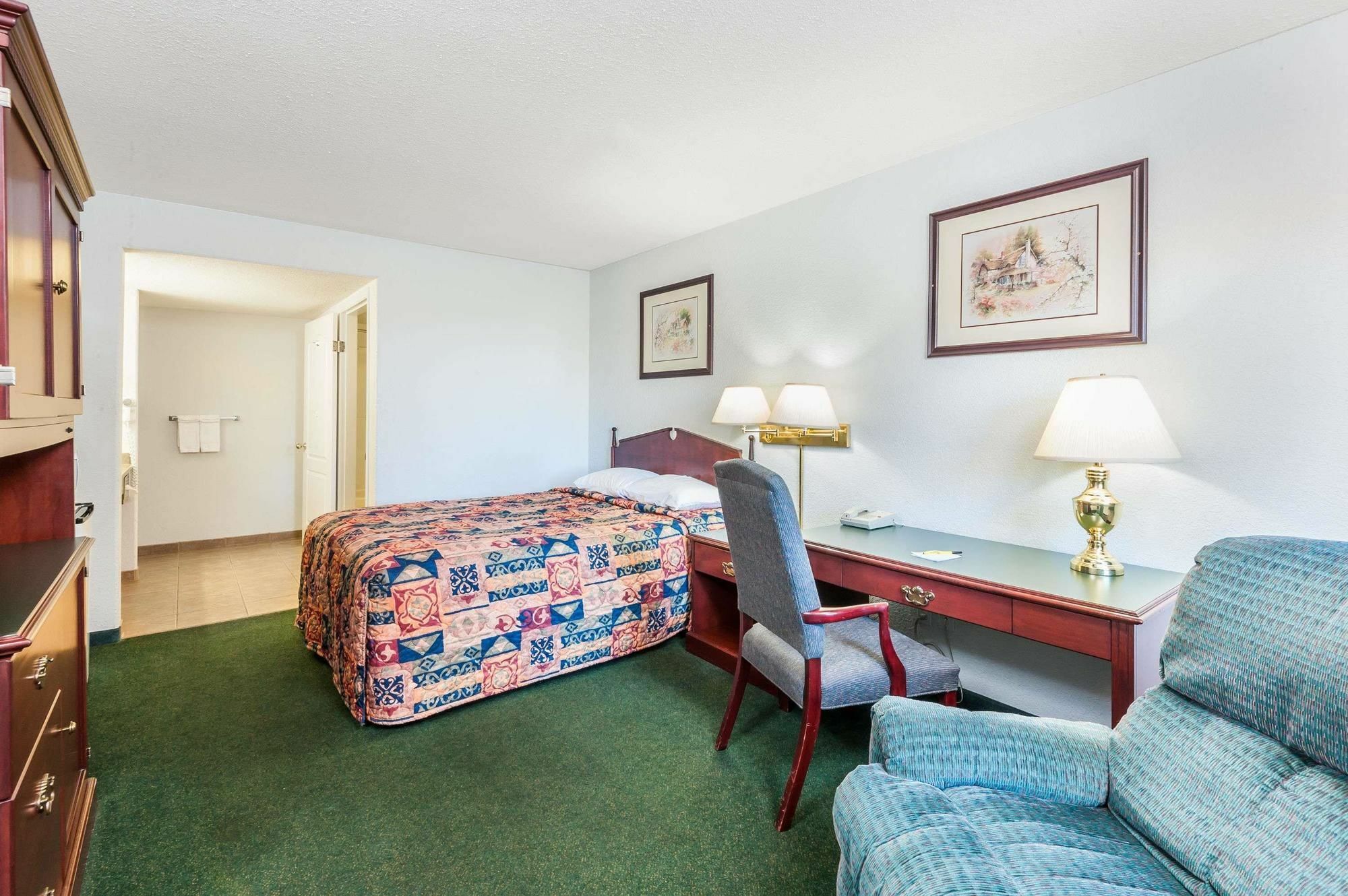 Hotel Super 8 By Wyndham 100 Mile House Exterior foto