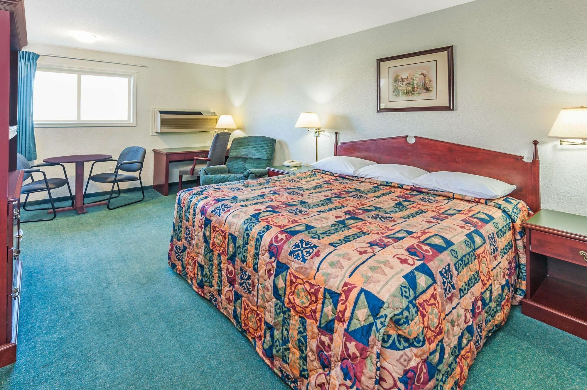 Hotel Super 8 By Wyndham 100 Mile House Exterior foto